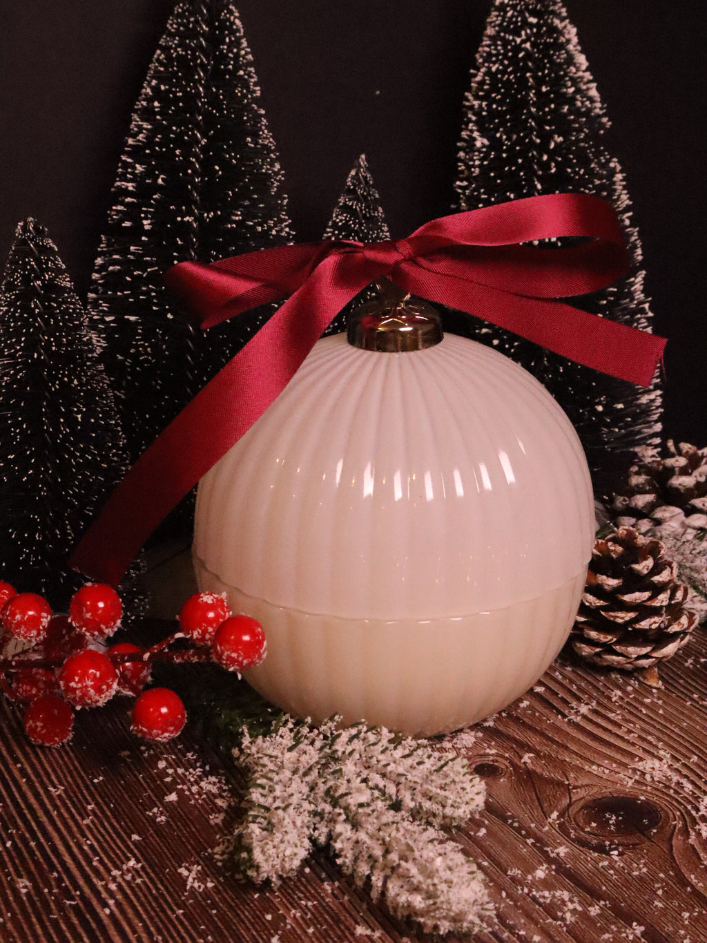 Christmas Bauble Matt White - And Unwind