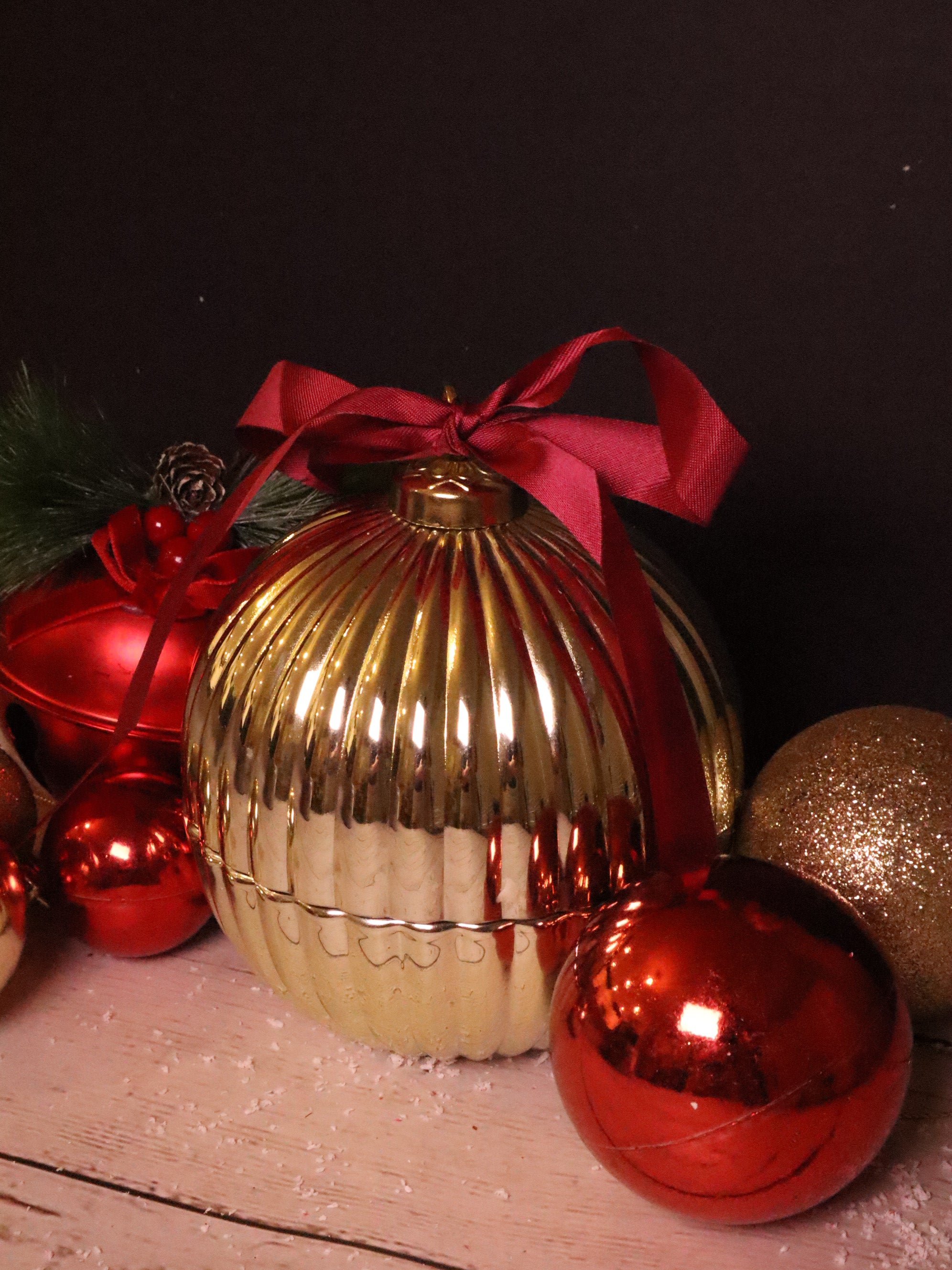 Christmas Bauble Gold - And Unwind